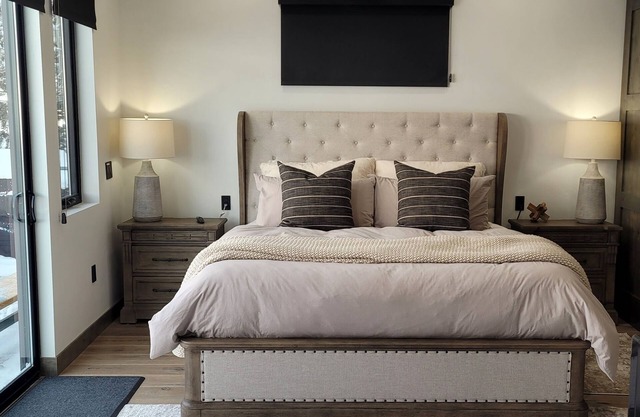 Two bedroom Luxury private suite, with your own hot tub.
