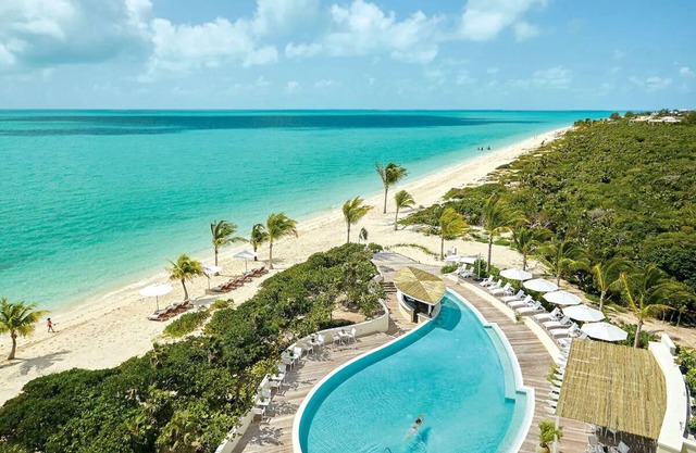Two-Bedroom Oceanfront Deluxe w/Balcony, Multiple Pools, Near Downtown