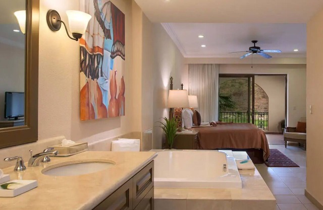 Two-Bedroom Suite at Villa del Palmar Loretonn