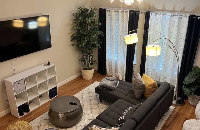 Two bedroom/ Two Bath Condo in a Gated Community near Hobby Airport and Downtown