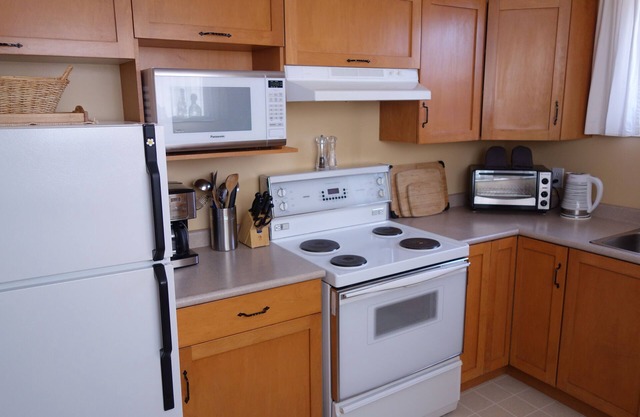 Two Bedroom, Two Bathrooms, Full Kitchen, Private Laundry, Living Room Apartment