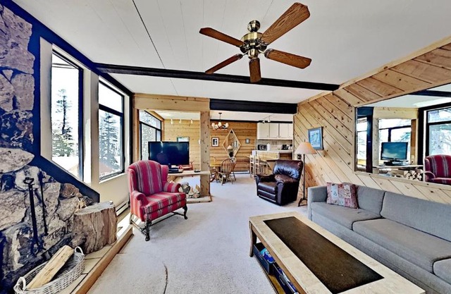 Two Bedroom Units at 1849 Condos with 3 Hot Tubs & Slopeside