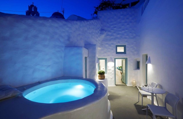 Two Bedroom Villa with Private Outdoor Jacuzzi