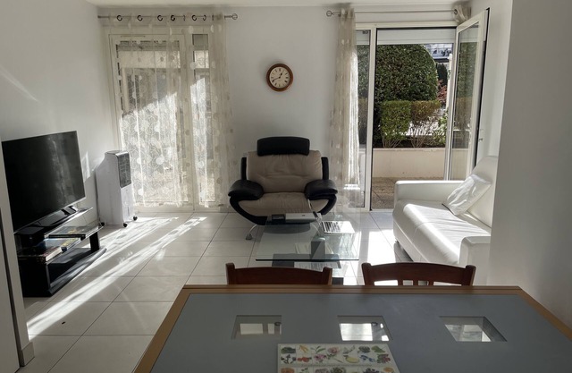 Two bedrooms: bright, spacious and quiet right in the center of town
