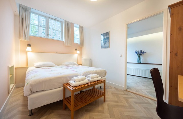 TWO BEDROOMS WITH TWO PRIVATE BATHROOMS - IDEAL FOR 2 COUPLES