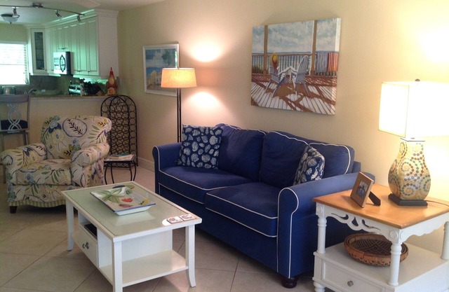 Two blocks to beach & three to 5th Ave, COURTYARD