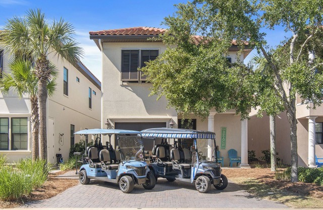 Two Golf Carts ~ Community Pool ~ Pet Friendly