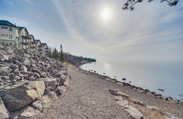 Two Harbors Lakefront 3BR Corner | Pool | Hot Tub & Sauna I Pets | EV Charger