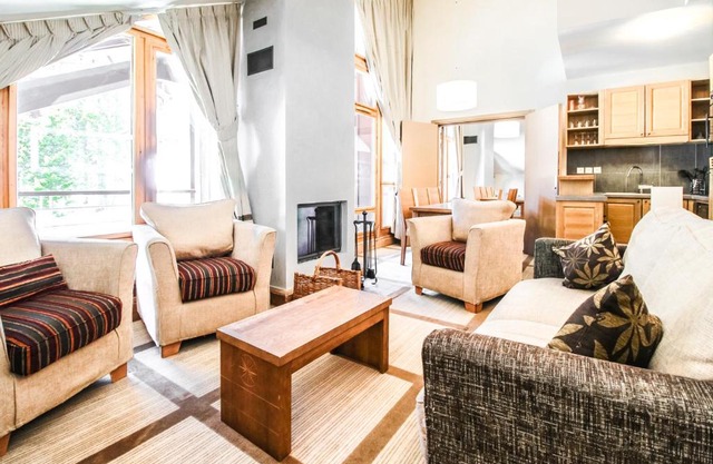 Two internally connecting 2-bed apartments with shared private entrance