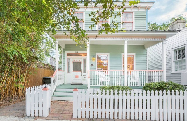 Two-Level Cottage w/Private Veranda, Pet Friendly, Parking by Lucky Savannah