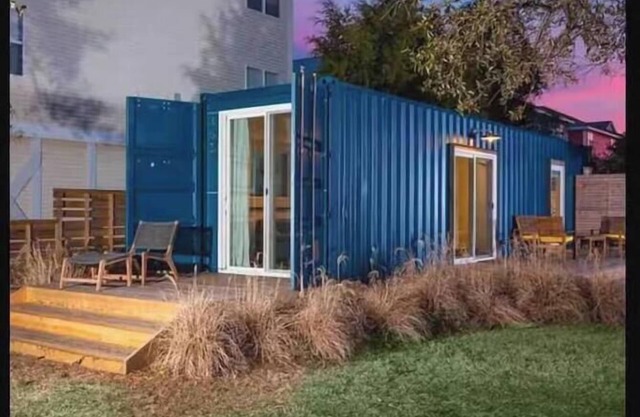 Two Modern Containers-walk to the beach-Two blocks to the beach-Pet Friendly