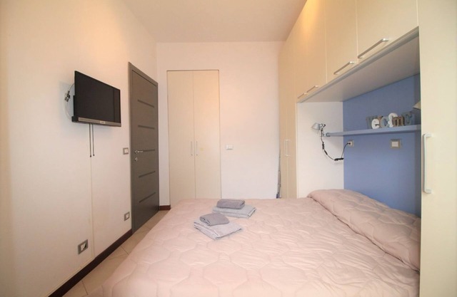 Two-room apartment pedestrian area with access to the sea and all services