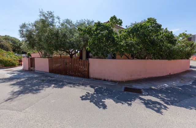Two-room apartment with independent garden.