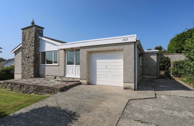 TY BEDW, pet friendly, country holiday cottage in Benllech