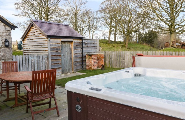 TY BUDDUG, family friendly, luxury holiday cottage in Llandegla