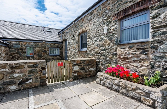 Ty Cwyfan: 3‑Bed Ground-Floor Apartment in Aberffraw | Managed by Anglesey Holiday Lettings