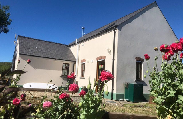 TY RHOSYN, pet friendly, with open fire in Solva