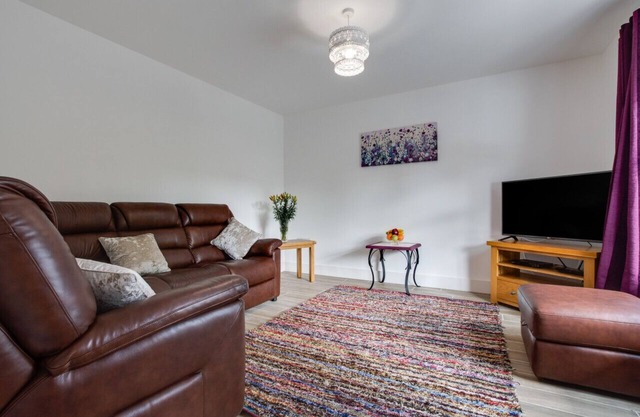 Tyisaf - Three Bedroom House, Sleeps 5