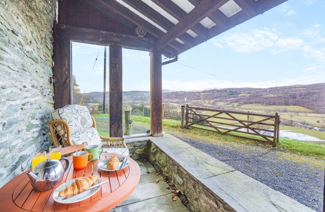 Tyn Y Fron Barn - One Bedroom House, Sleeps 2
