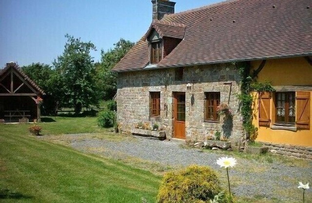 Typical "character" cottage in a calm and natural environment, hiking.