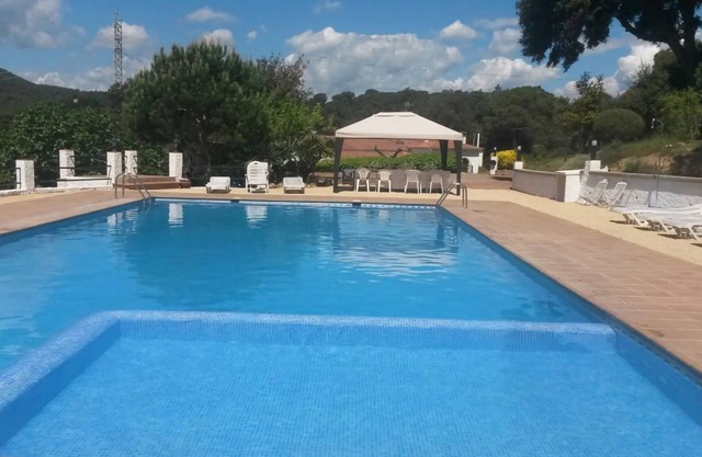 Typical Catalan farmhouse. COSTA BRAVA entrance with private pool, garden and barbecue