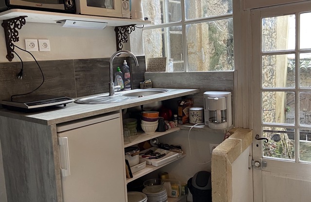 Typique Maison de Village Avec Terrasse, à 3 mn de la Rivière