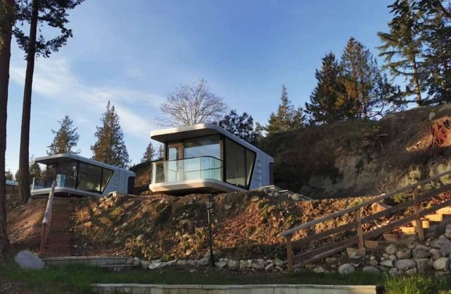 U2 Seaside Serenity: Seal Bay Glamping Retreat