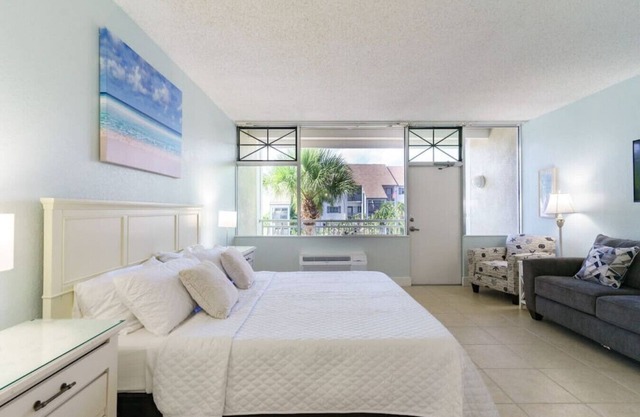 U408 Balcony/Resort Amenities! Free Parking/Wifi/Self Check in/Restaurants