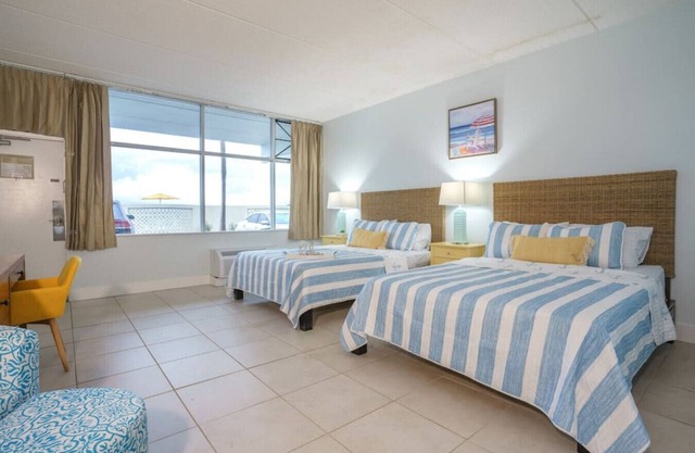 U513 Cool Vibes Ground Unit- Pools, Beach, Gym, Pier, Courts!
