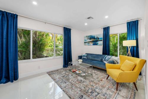 Uhost AI - Stylish Apartment Steps from Beach