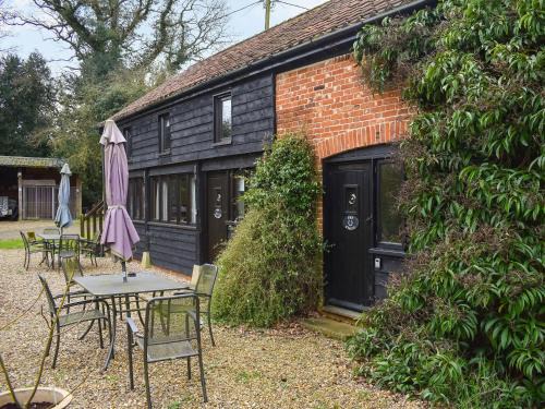 Uk46716 - The Stable