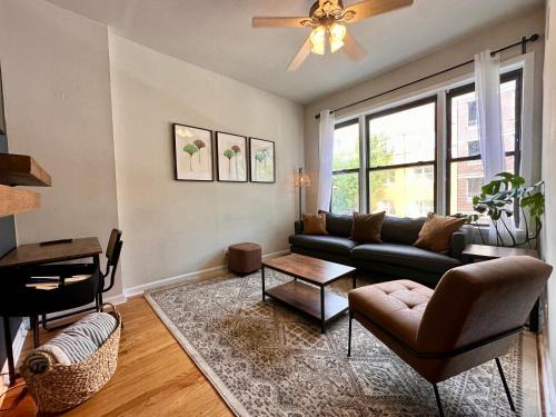 Ukrainian Village 2BR Modern Apartment D1