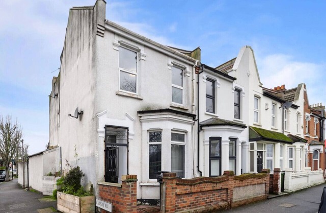 Uksas Two bed Park front