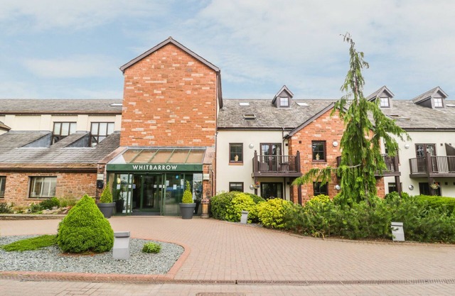 ULLSWATER 29, character holiday cottage, with pool in Penrith