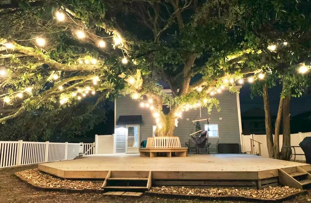 Ultimate 4-bedroom vacay home, walk to beach, fenced in yard