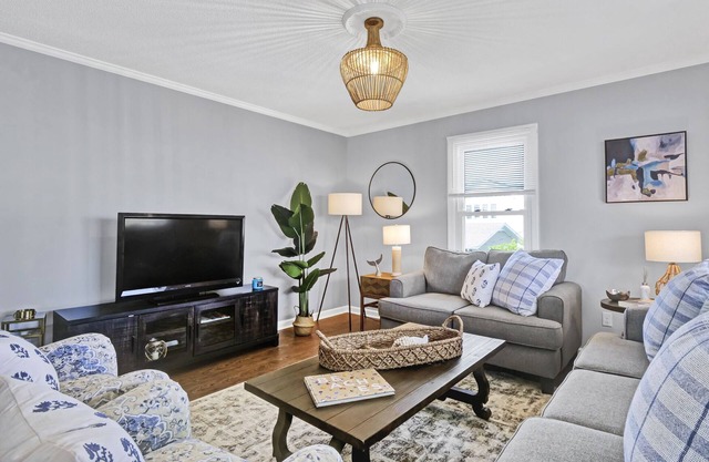 Ultimate Beach Retreat: 6BR/4BA, Pet Friendly, Across the street to Beach Access
