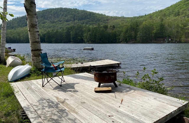 Ultimate couples getaway! Quiet and private Lakeside Cottage in the Adirondacks