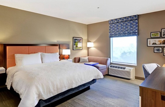 Ultimate Cozy Retreat Awaits! W/ Breakfast!