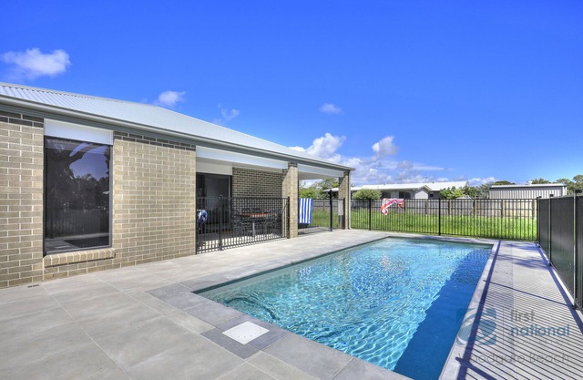 Ultimate entertainer on First Avenue WOODGATE BEACH