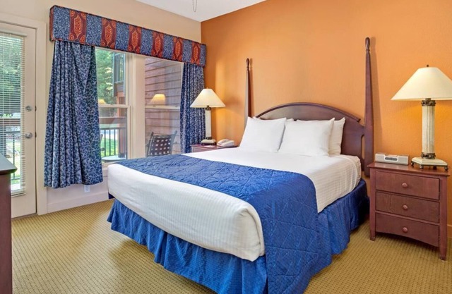 Ultimate Escape! 2 Amazing Units in Nature Setting, Near Little Pigeon River