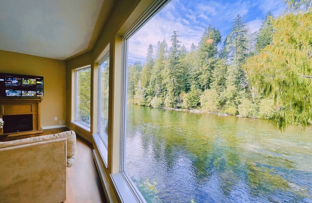 Ultimate Fishing Escape: Reel in the Best Catches & Breathtaking River Views
