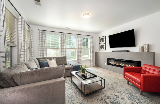 Ultimate Group Getaway: Full House & Guest House ~ 2 Miles from Uptown Charlotte