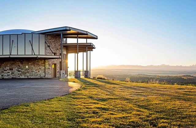Ultimate Retreat- 1 hr to Yellowstone- Hot tub+Theater+Pool Table+Air Hockey+Shu