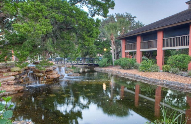 Ultimate Vacation! Great Accommodation with Kitchen, Pool, Parking!