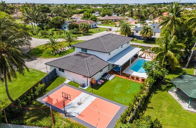 Ultimate Vacation Retreat heated pool & Mini Golf L63