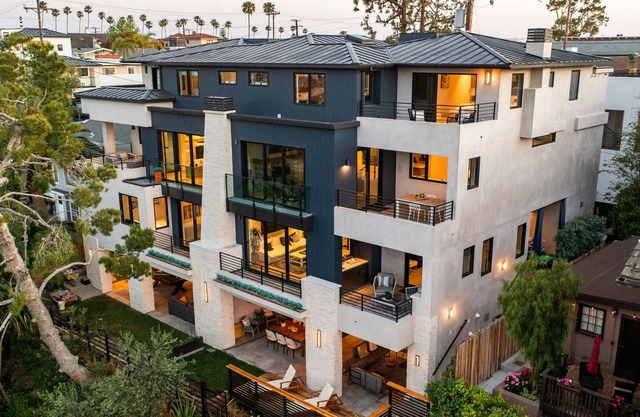 Ultra Luxury Modern Beach Retreat with Private Elevator!!!