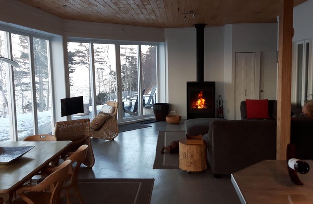 Ultra-modern riverside villa Exceptional view Deserted beach 1.5km