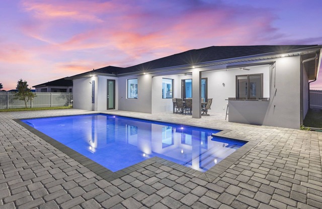 Ultra Modern Home w Heated Salt water Pool pet friendly