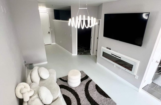 Ultra modern stylish LOFT close to everything! Parking, balcony, fireplace, Wifi