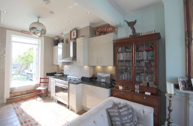 Ultrachic Georgian Townhouse In Central London